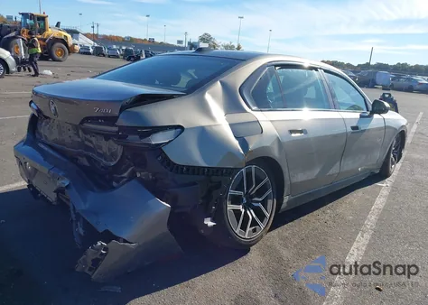 2024 BMW 740I xDrive z USA, uszkodzony, nr VIN WBA33EH08RCR00014